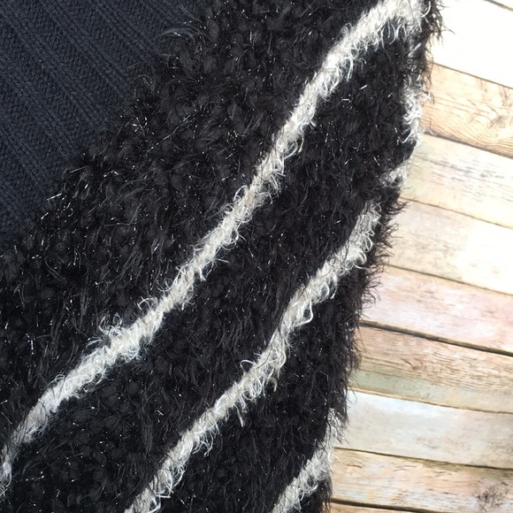 NWT Romeo & Juliet Sweater Cover Up - Picture 2 of 5